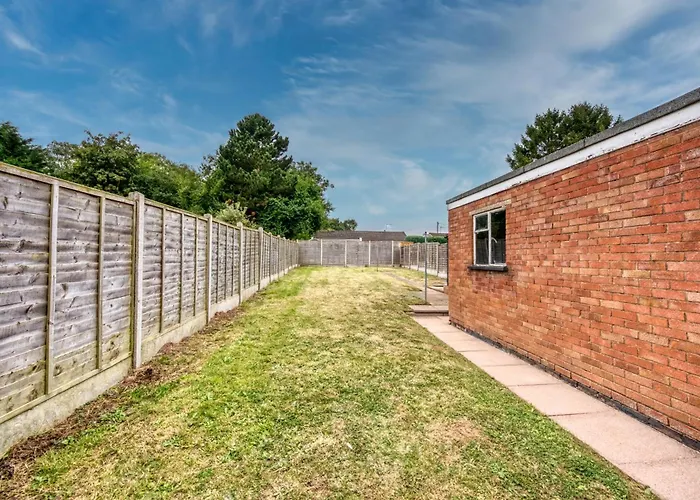Stylish Home From Home 3 Bed House, Sleeps 6, Private Parking, Wifi Leamington Spa