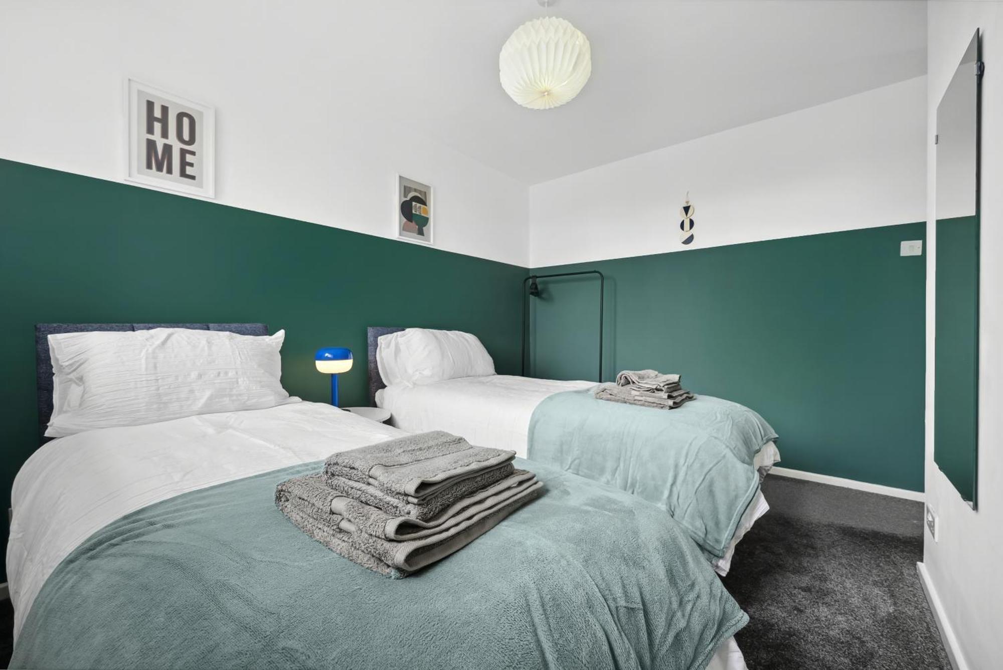 Holiday home Stylish From 3 Bed House, Sleeps 6, Private Parking, Wifi Leamington Spa