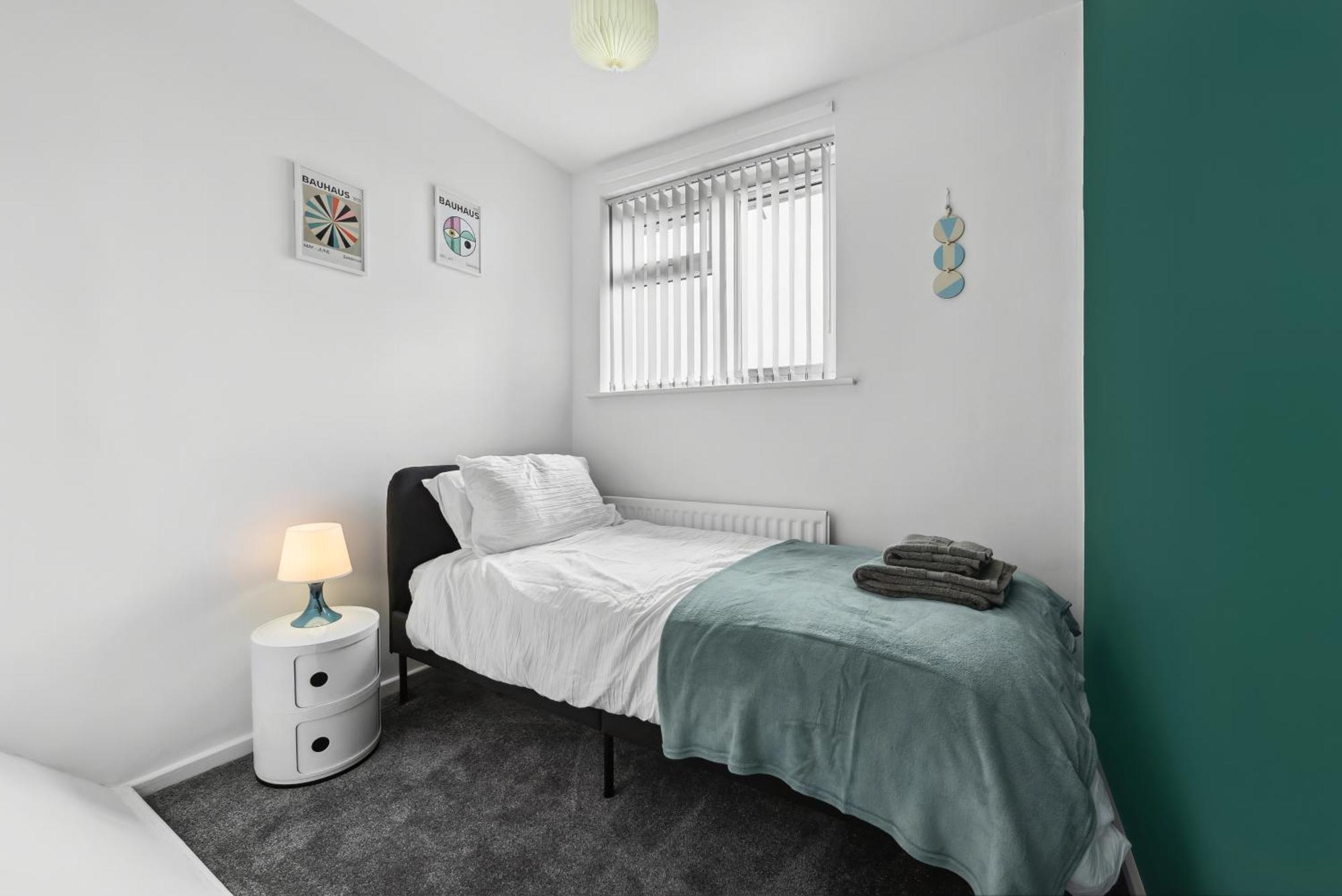 Stylish From 3 Bed House, Sleeps 6, Private Parking, Wifi Leamington Spa